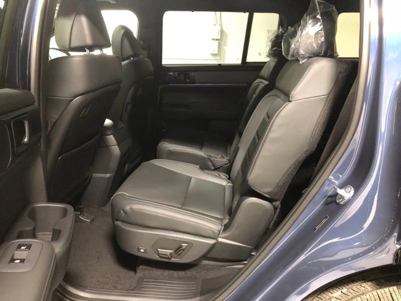 New 2026 Hyundai Santa Fe Calligraphy w/ Tow & Go Package AWD/4WD image 16