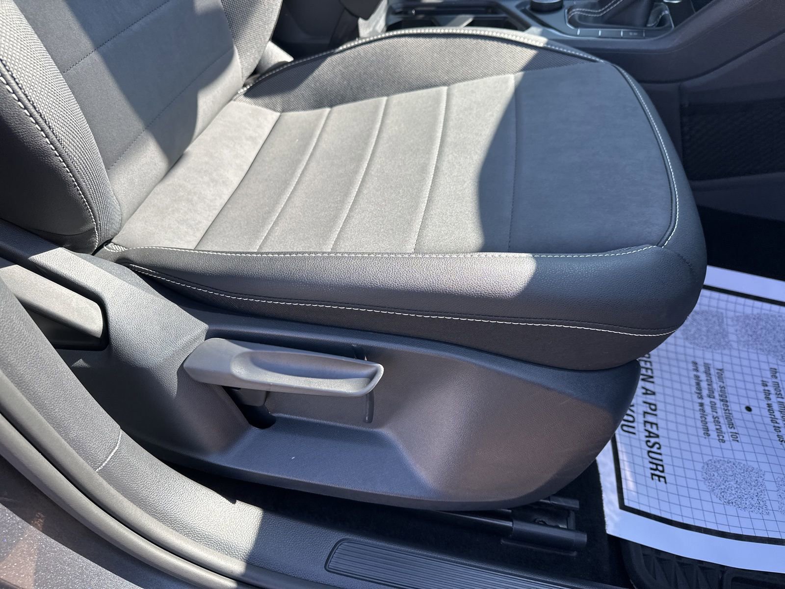 Certified 2024 Volkswagen Taos SE w/ Panoramic Sunroof Package image 35