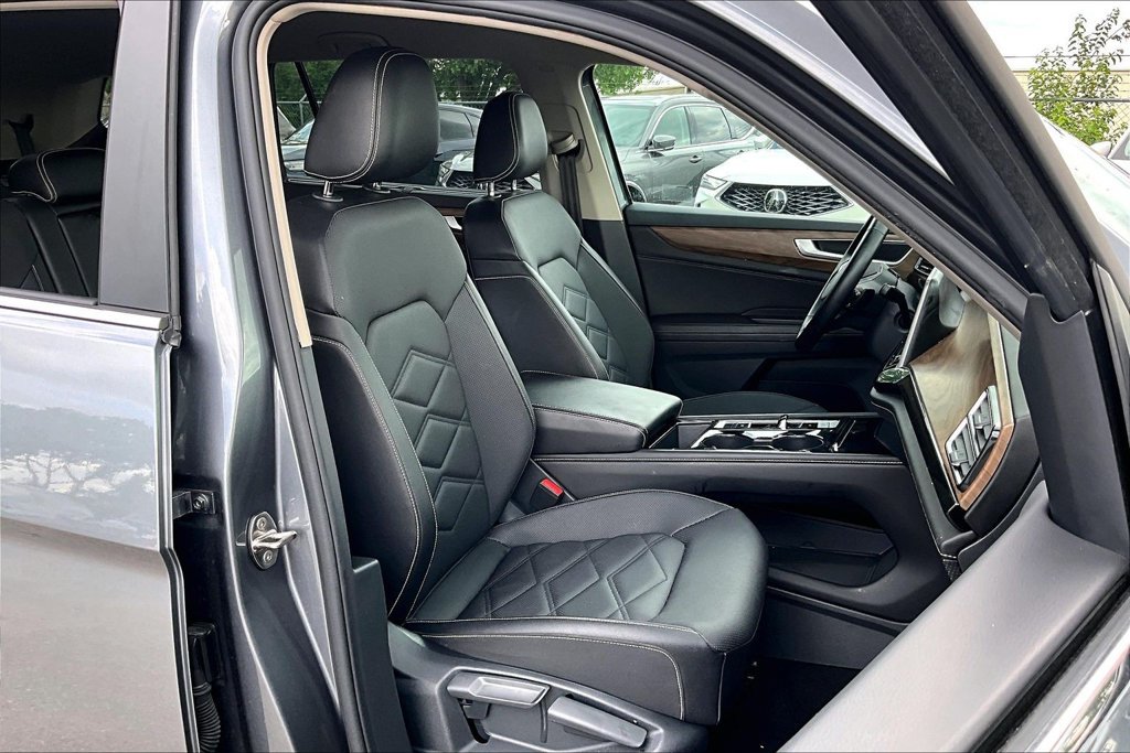 Used 2025 Volkswagen Atlas SE FWD image 9