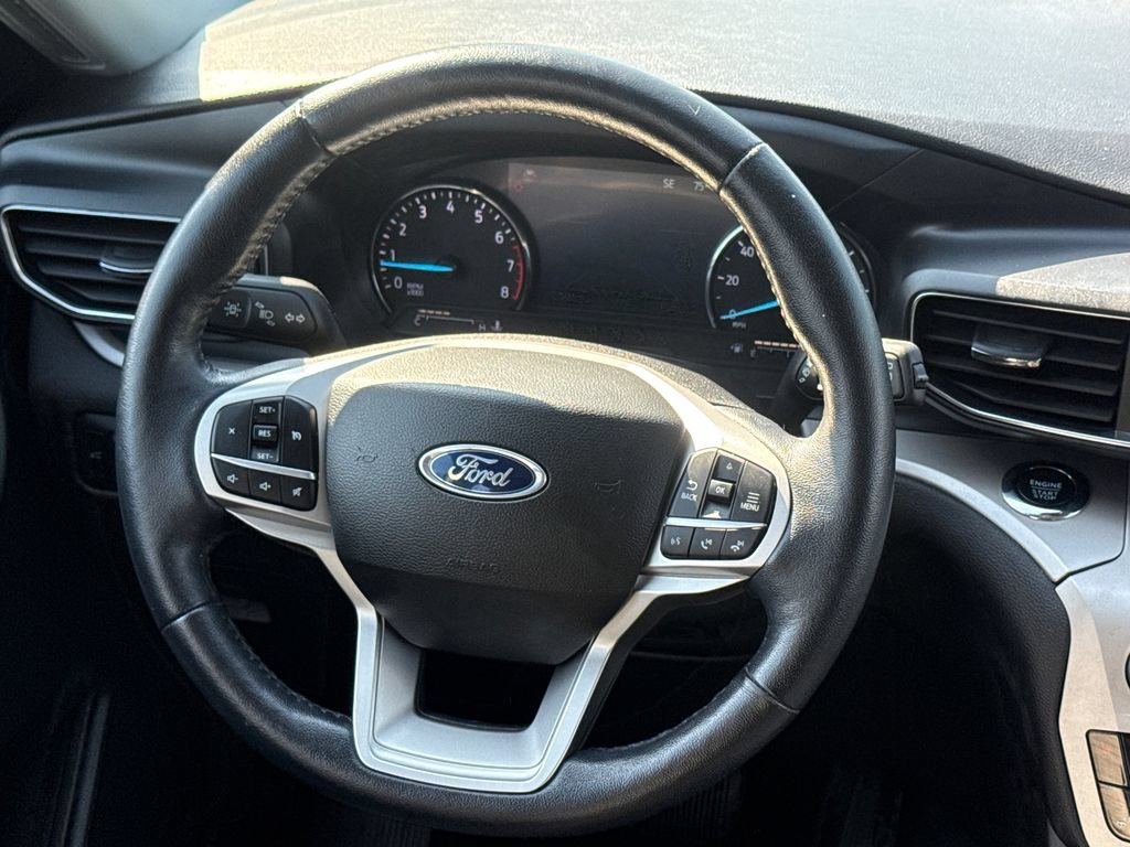 Used 2023 Ford Explorer XLT w/ Equipment Group 202A RWD image 13