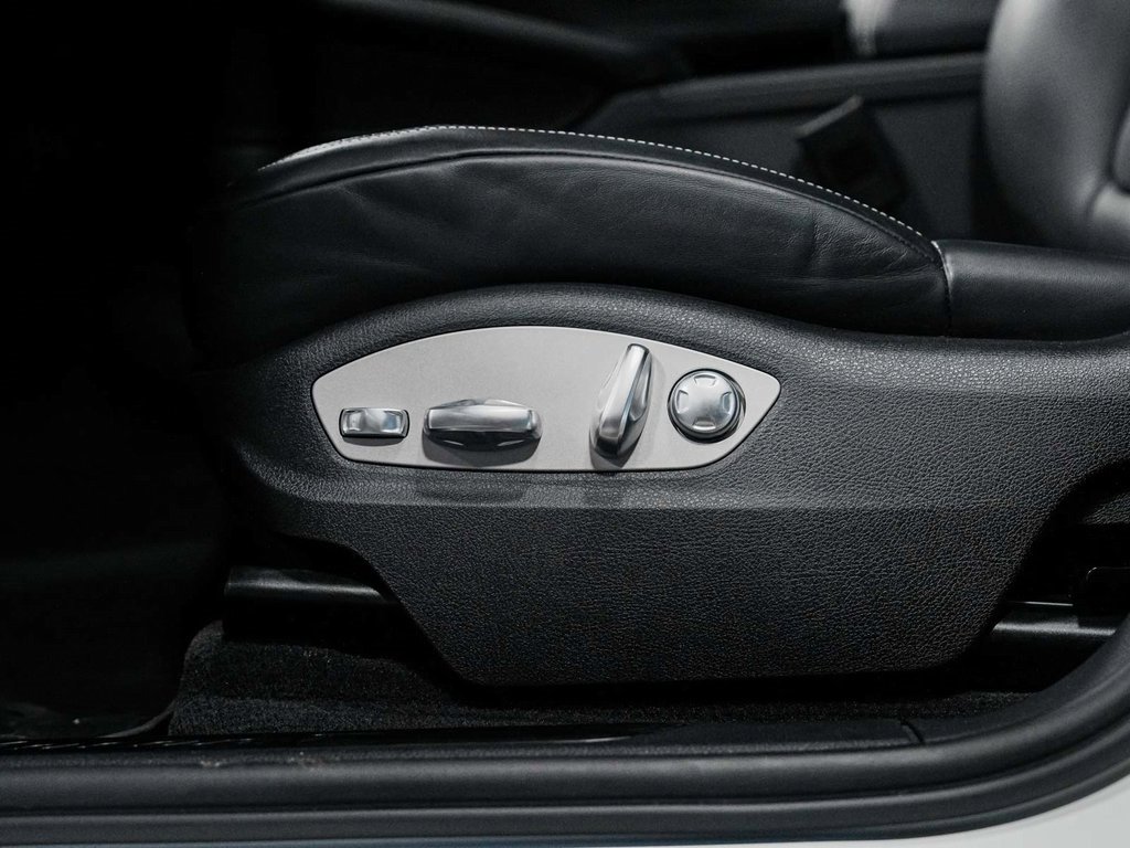 Used 2023 Porsche Macan image 32