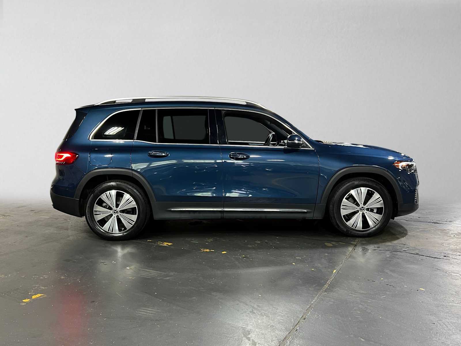 Used 2023 Mercedes-Benz EQB 250+ image 2