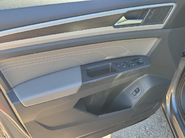 Used 2023 Volkswagen Atlas SE w/ Black Wheel Package AWD/4WD image 8
