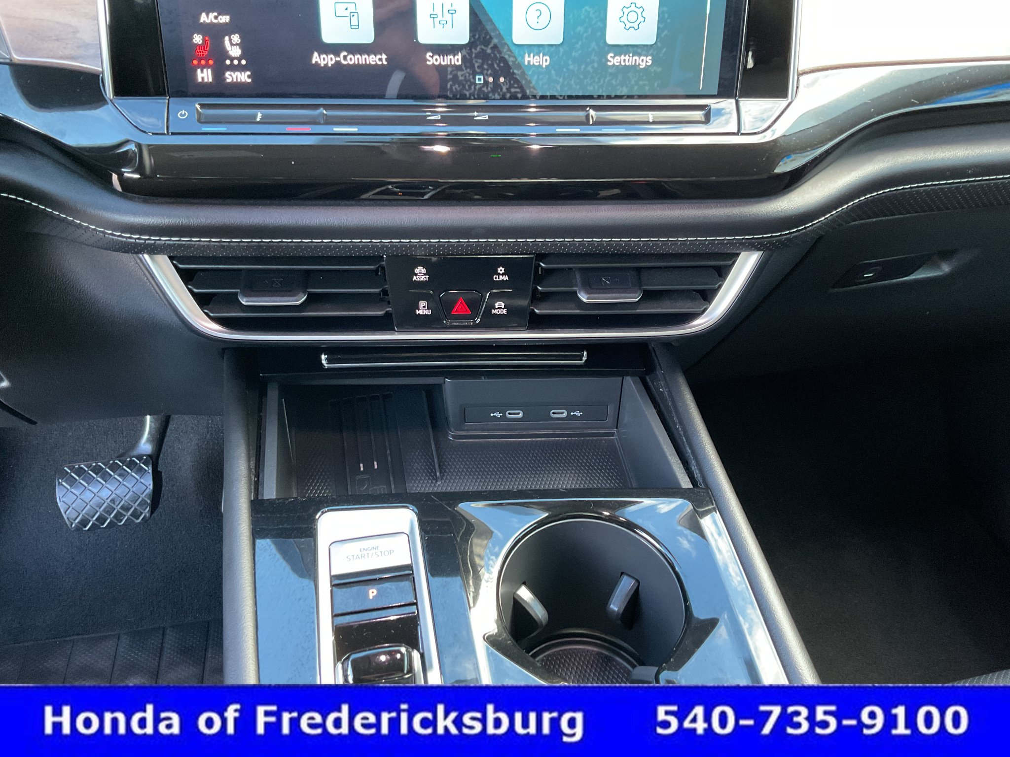 Used 2025 Volkswagen Atlas SE AWD/4WD image 36