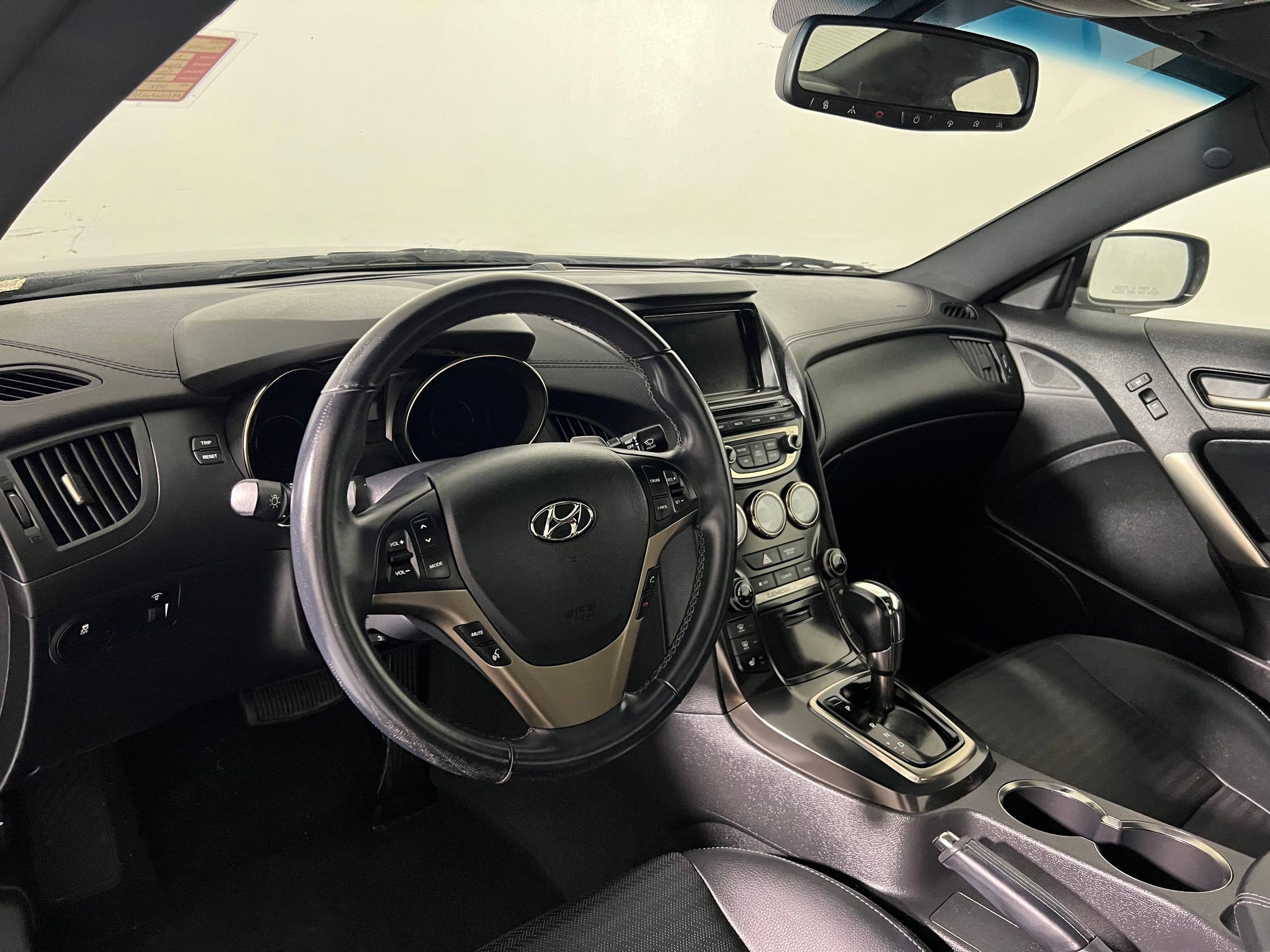 Used 2013 Hyundai Genesis 3.8 image 4