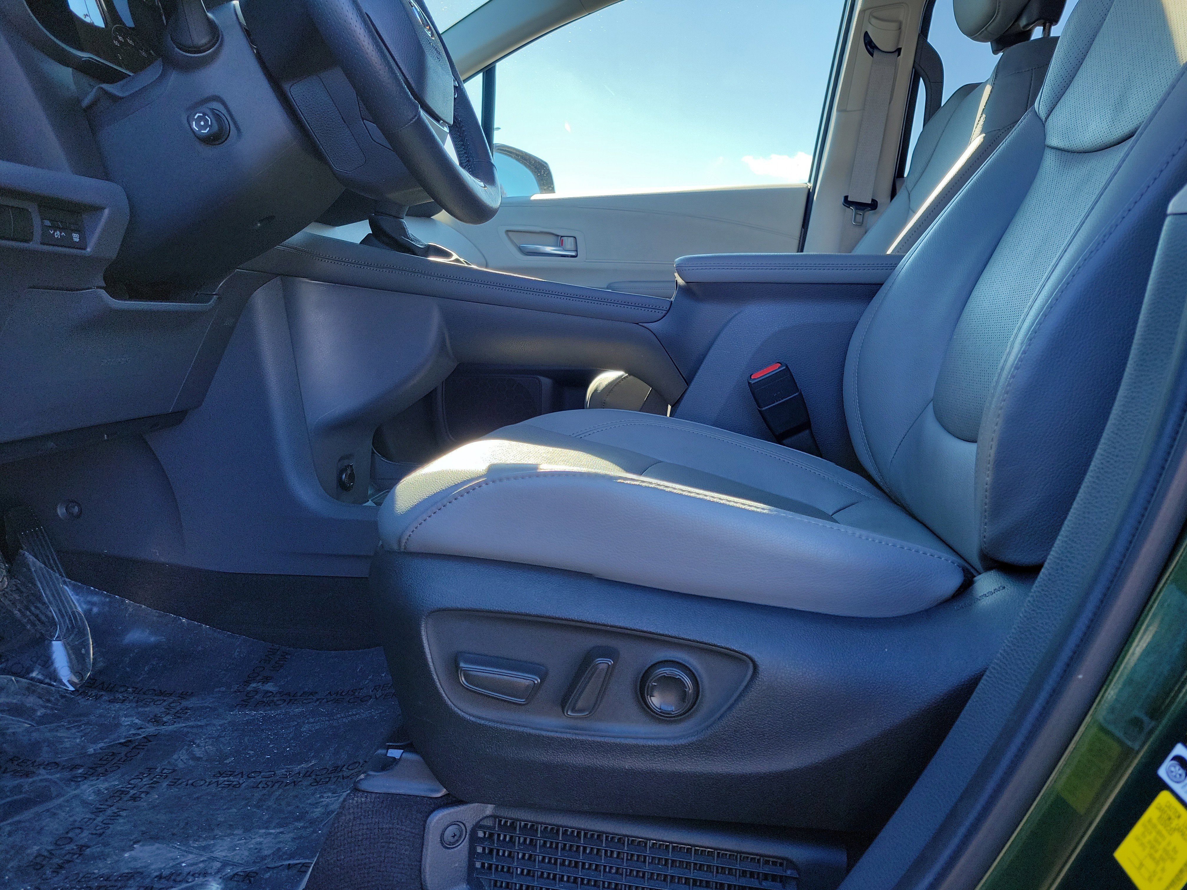 Used 2024 Toyota Sienna Limited image 16