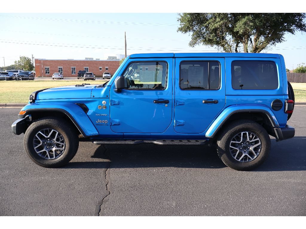 Used 2024 Jeep Wrangler Unlimited Sahara w/ Technology Group AWD/4WD image 2