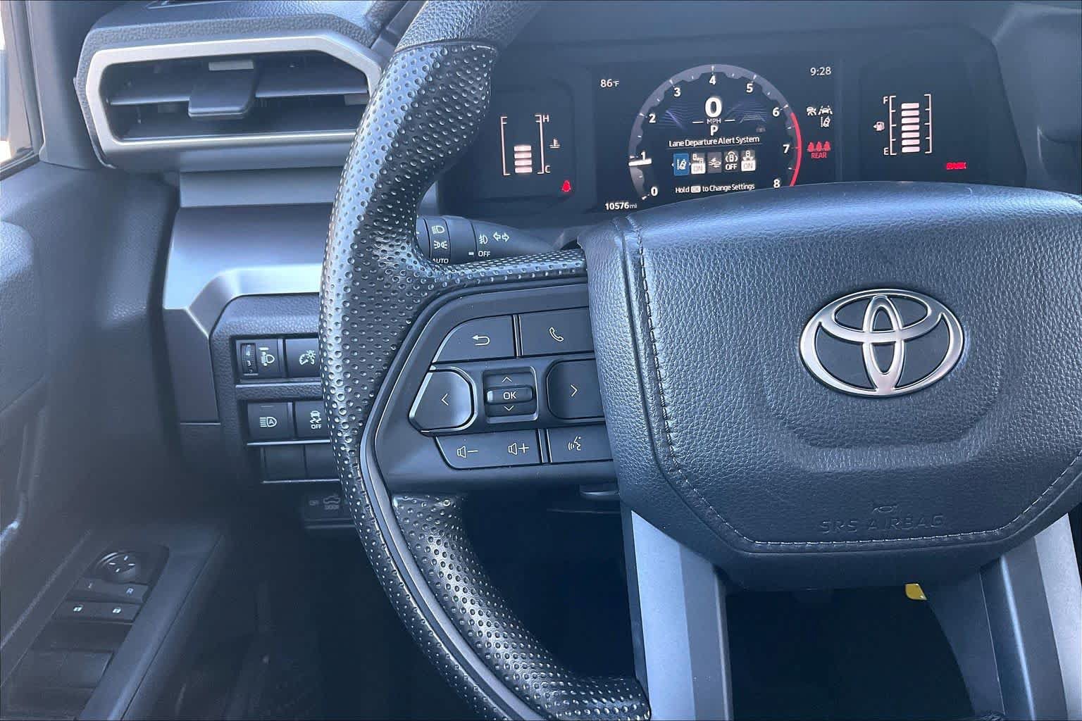 Used 2025 Toyota Tacoma SR5 AWD/4WD image 22