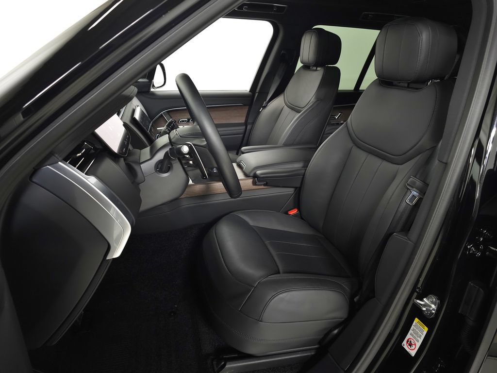 Certified 2025 Land Rover Range Rover SE AWD/4WD image 17