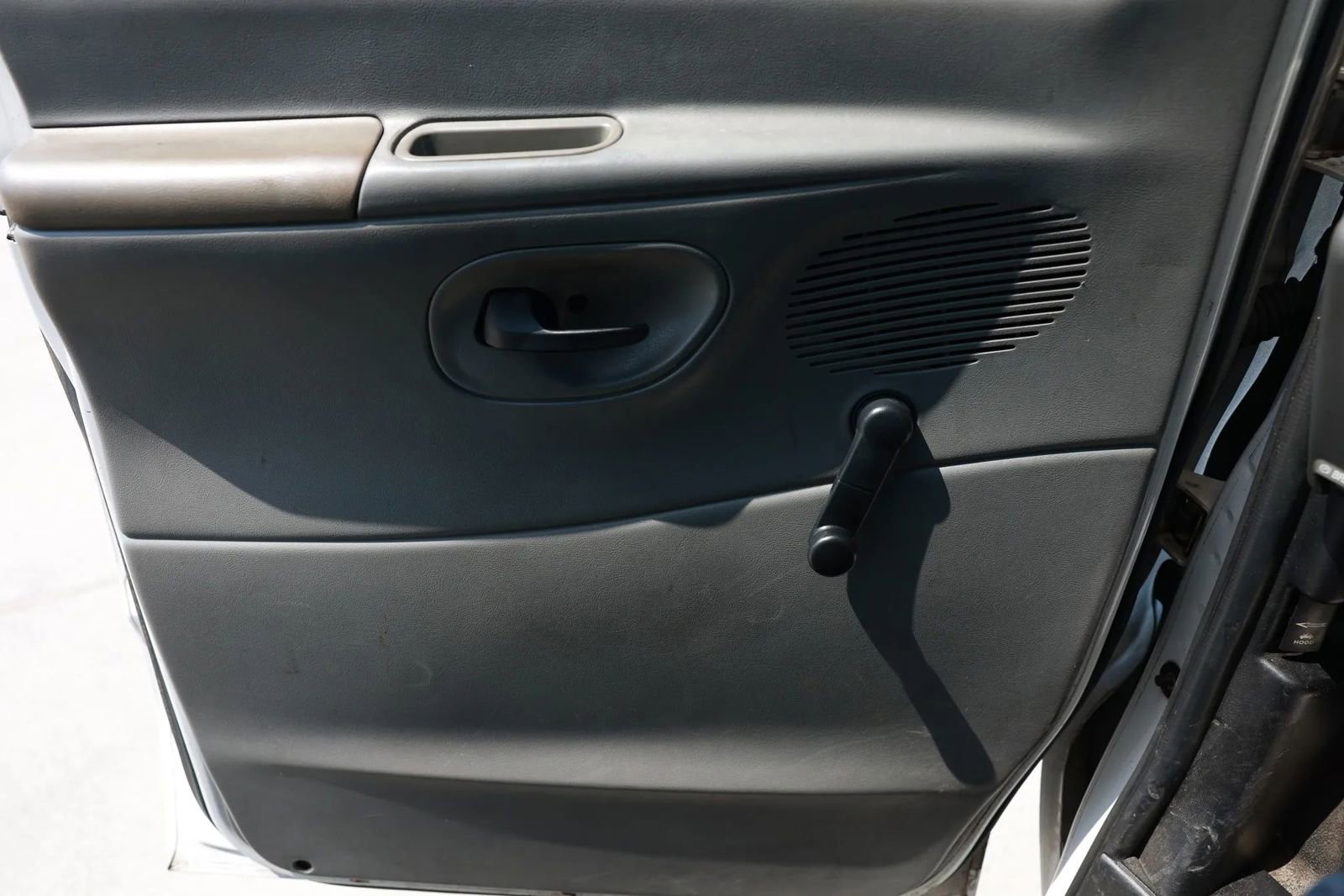 Used 2005 Ford E-350 and Econoline 350 Super Duty image 33
