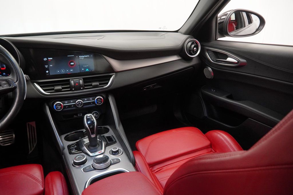 Used 2024 Alfa Romeo Giulia Veloce image 25