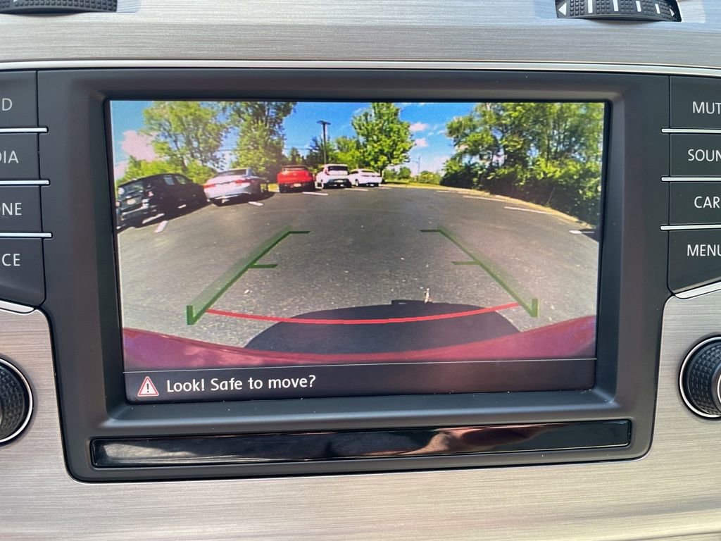 Used 2016 Volkswagen Golf S FWD image 16