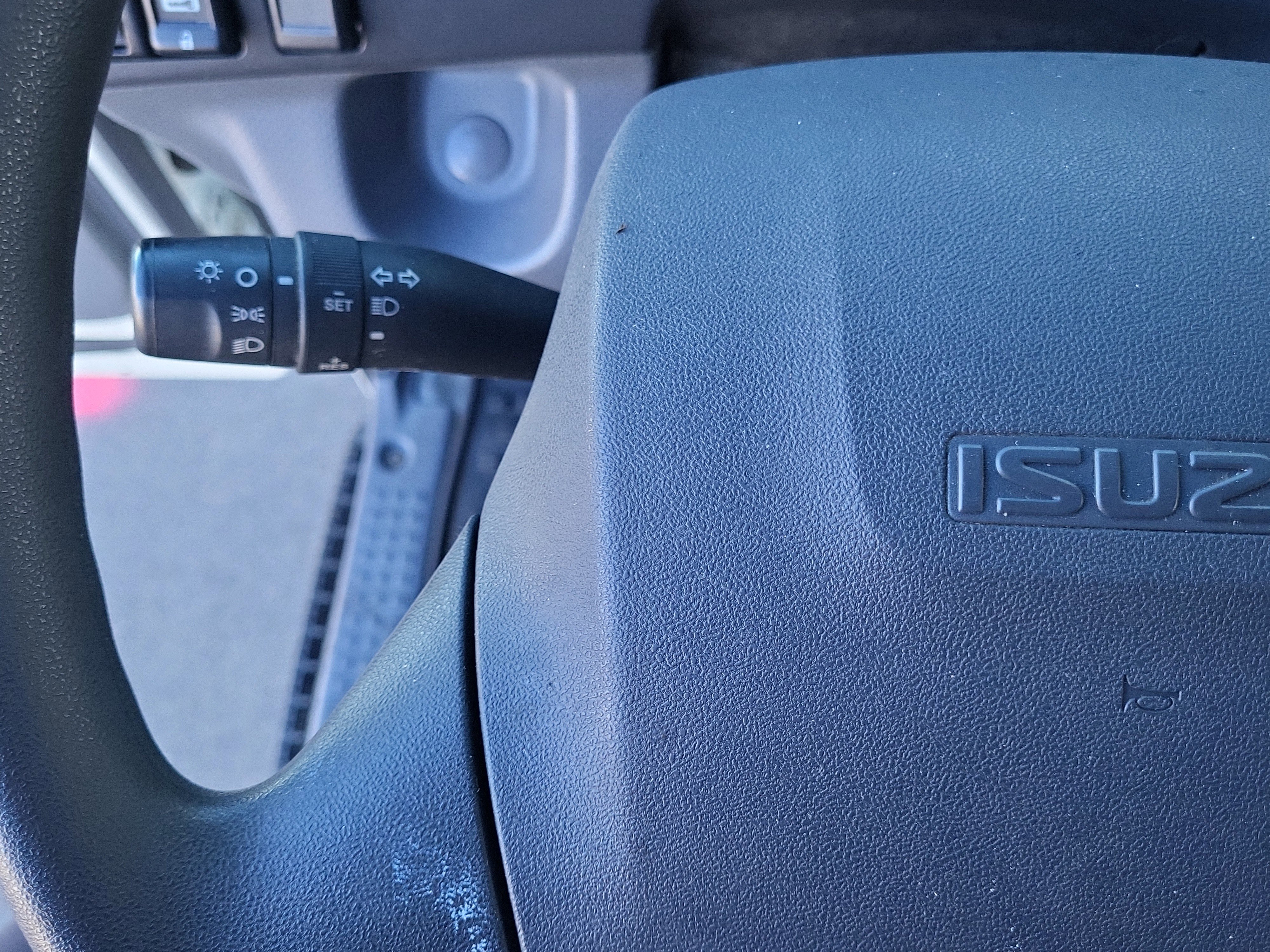 Used 2018 Isuzu NPR image 12