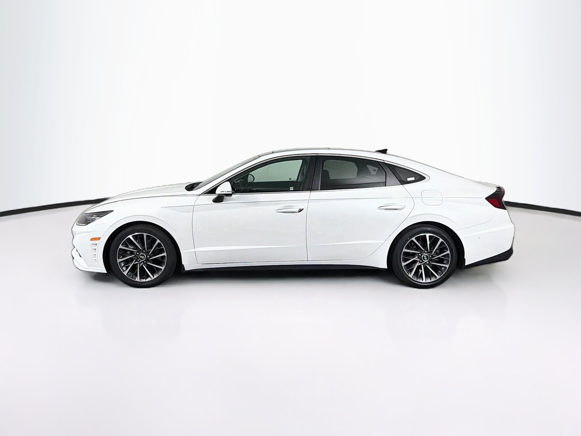 Used 2021 Hyundai Sonata Limited w/ Preferred Accessory Package FWD image 4
