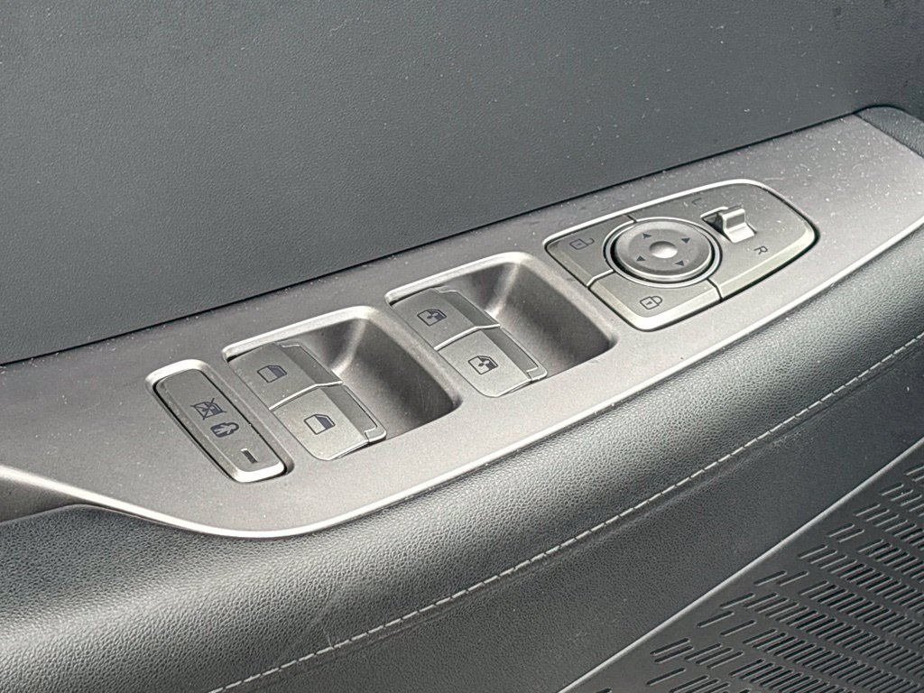 Used 2025 Hyundai Palisade SEL FWD image 12