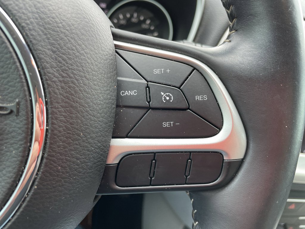 Used 2018 Jeep Compass Latitude w/ Popular Equipment Group image 14