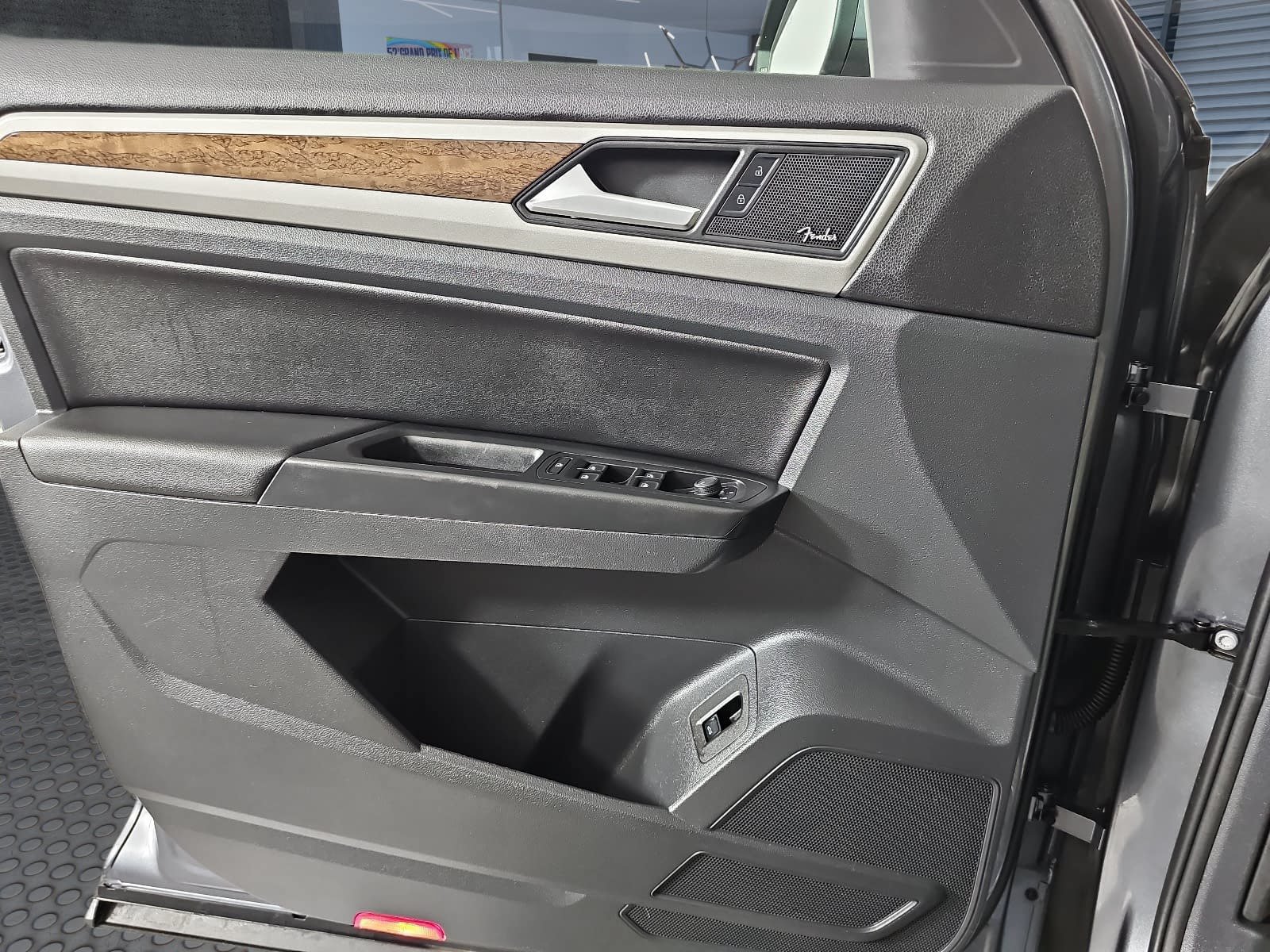 Used 2020 Volkswagen Atlas SEL R-Line AWD/4WD image 19
