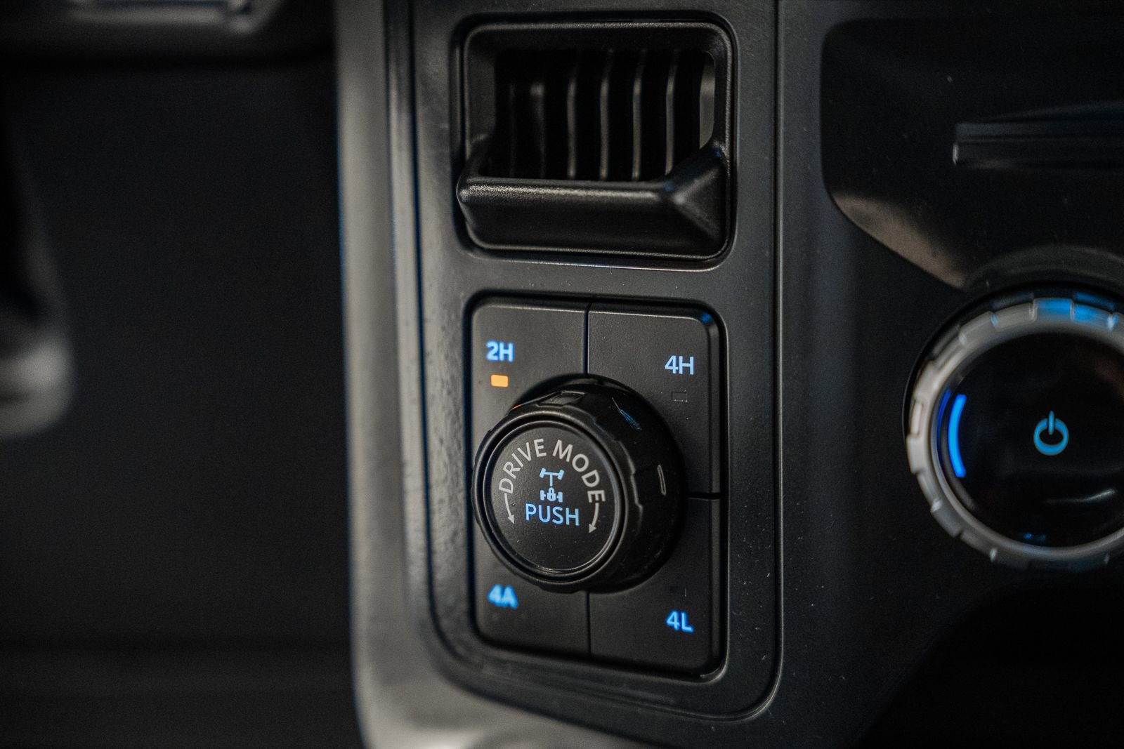 Certified 2025 Ford F150 Lariat w/ Equipment Group 502A High image 33