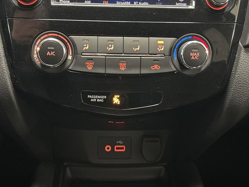 Used 2019 Nissan Rogue SV image 40