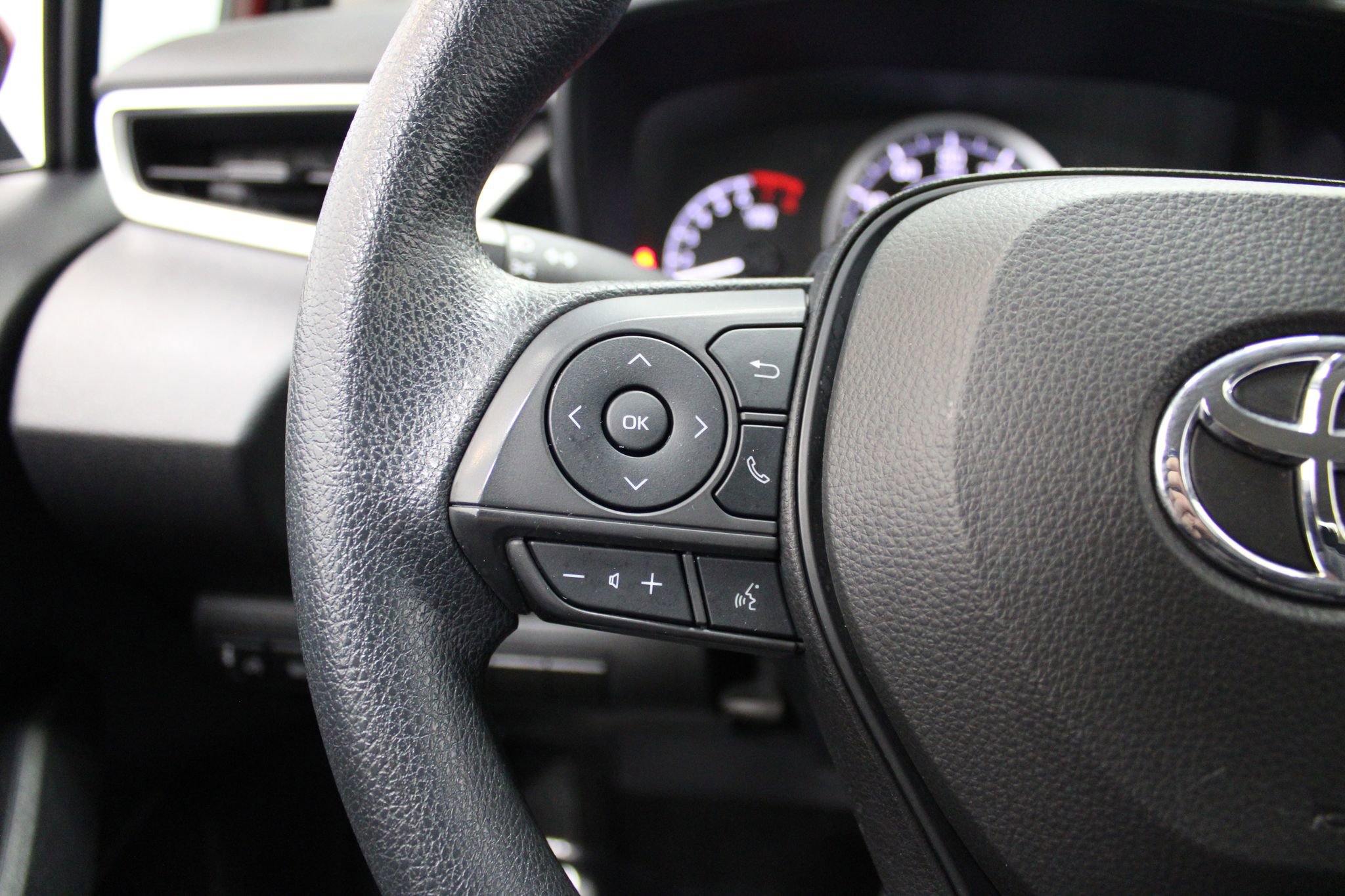 Used 2022 Toyota Corolla LE image 29