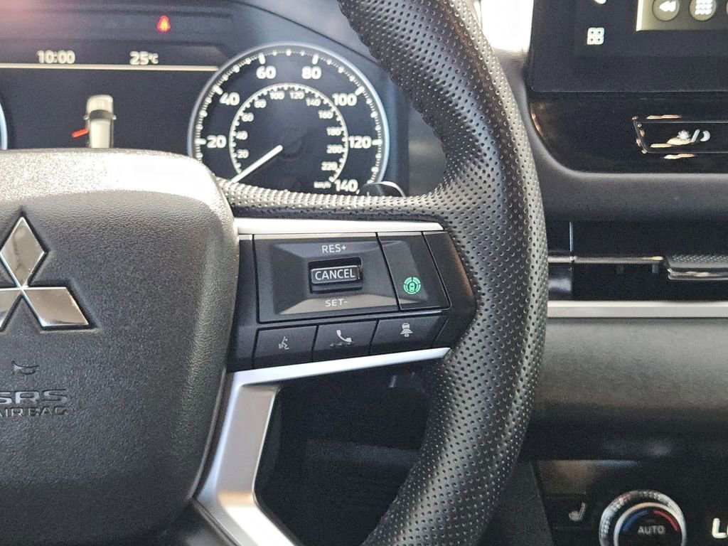 Used 2025 Mitsubishi Outlander SE AWD/4WD image 25