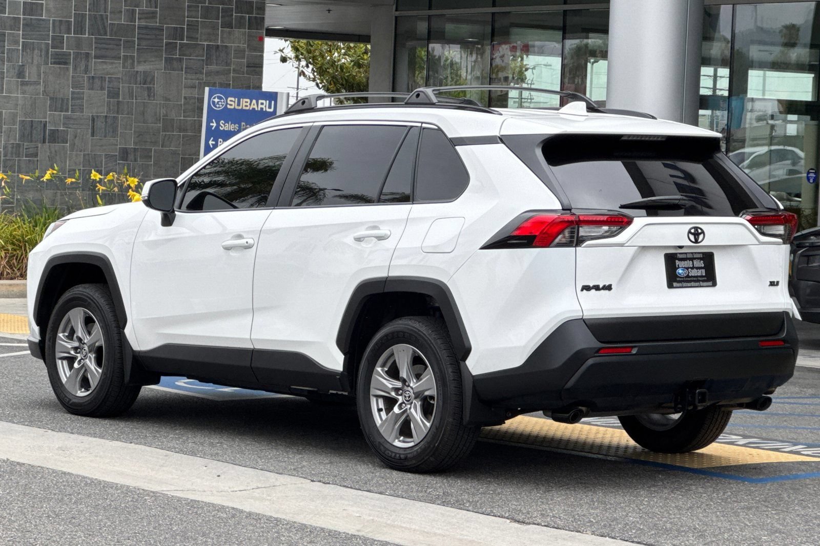 Used 2025 Toyota RAV4 XLE FWD image 6