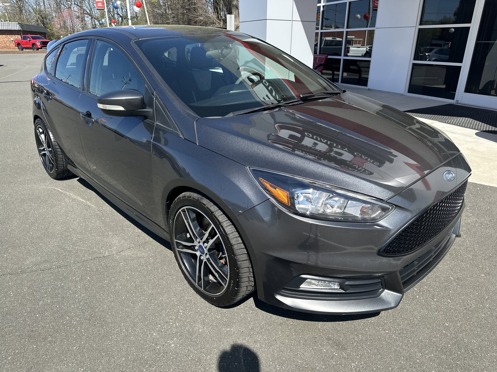 Used 2018 Ford Focus ST image 2