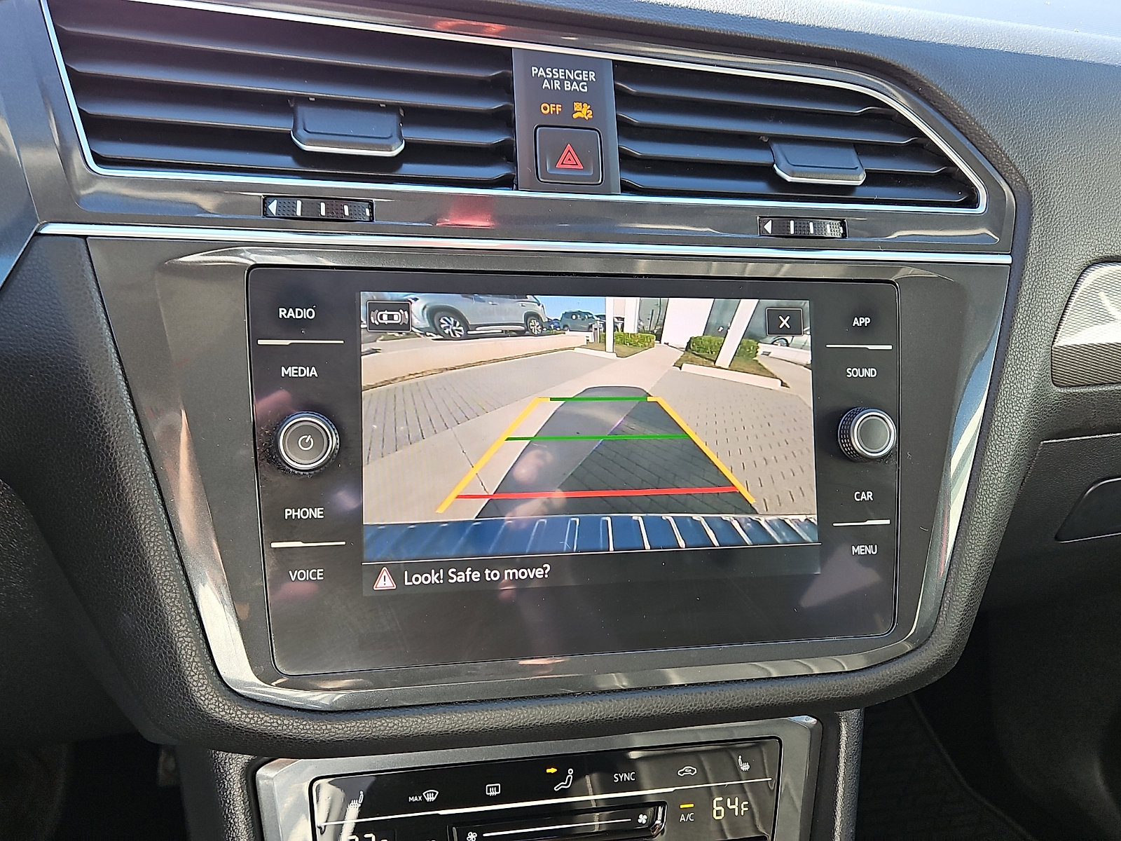 Certified 2022 Volkswagen Tiguan SE image 16