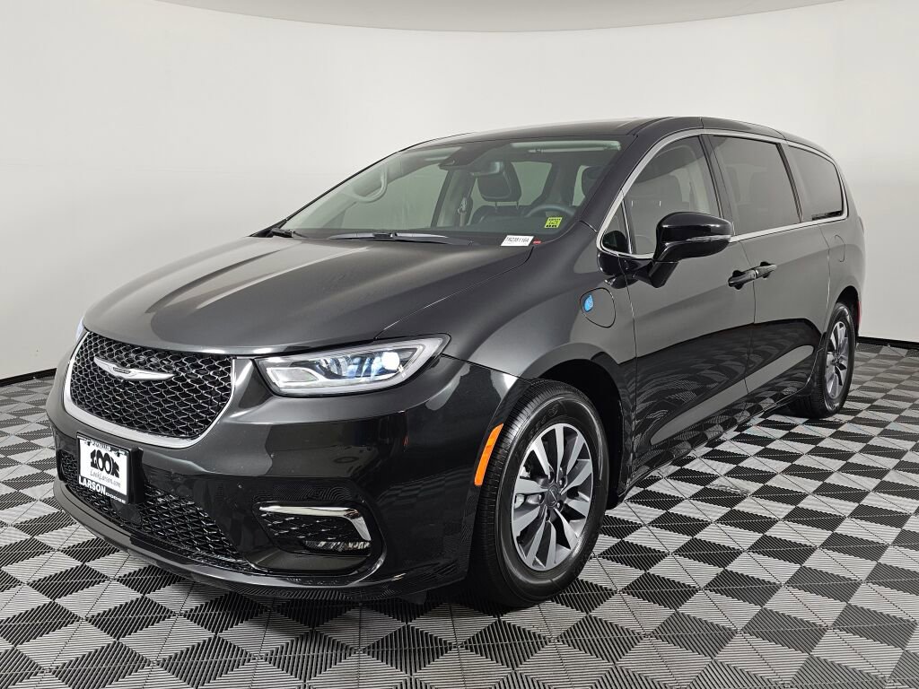 Used 2022 Chrysler Pacifica Touring-L image 7