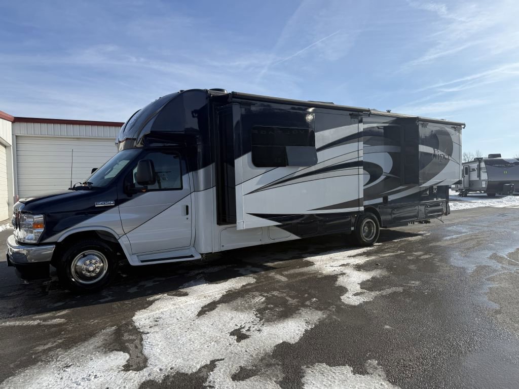 Used 2023 Ford E-450 and Econoline 450 Super Duty w/ Motorhome Prep Package image 37