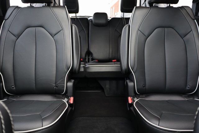 Used 2024 Chrysler Pacifica Limited w/ S Appearance Package image 39