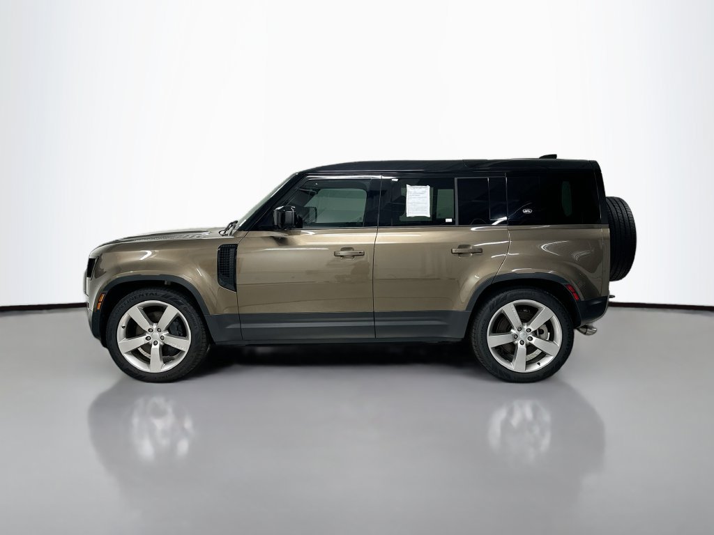 Used 2024 Land Rover Defender 110 SE AWD/4WD image 2