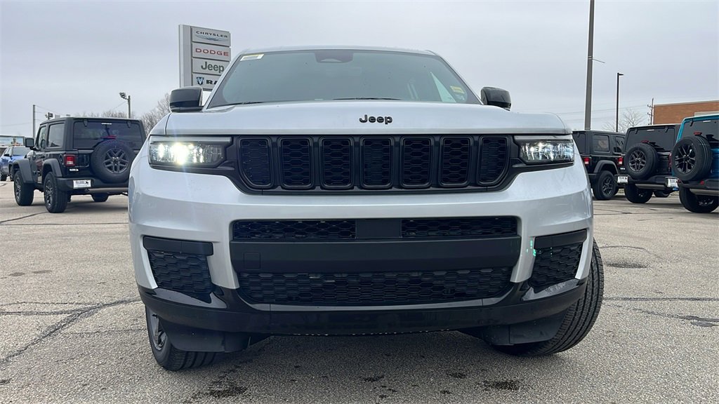 New 2025 Jeep Grand Cherokee L Altitude image 8