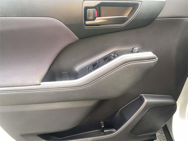 Used 2024 Toyota Highlander LE image 17