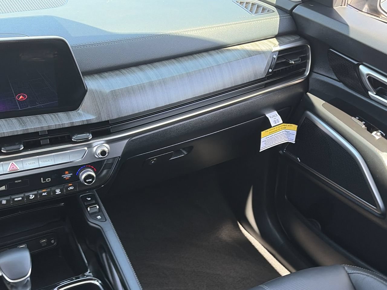 Certified 2025 Kia Telluride EX w/ EX Captain's Chair Package FWD image 15
