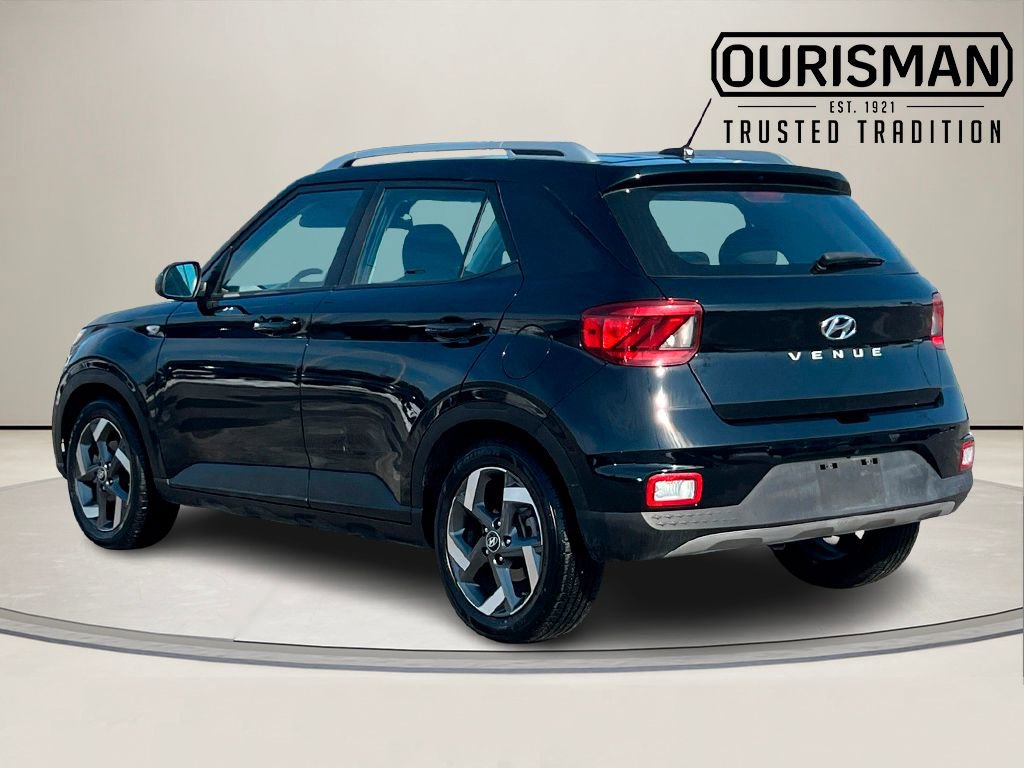 Used 2023 Hyundai Venue SEL image 4