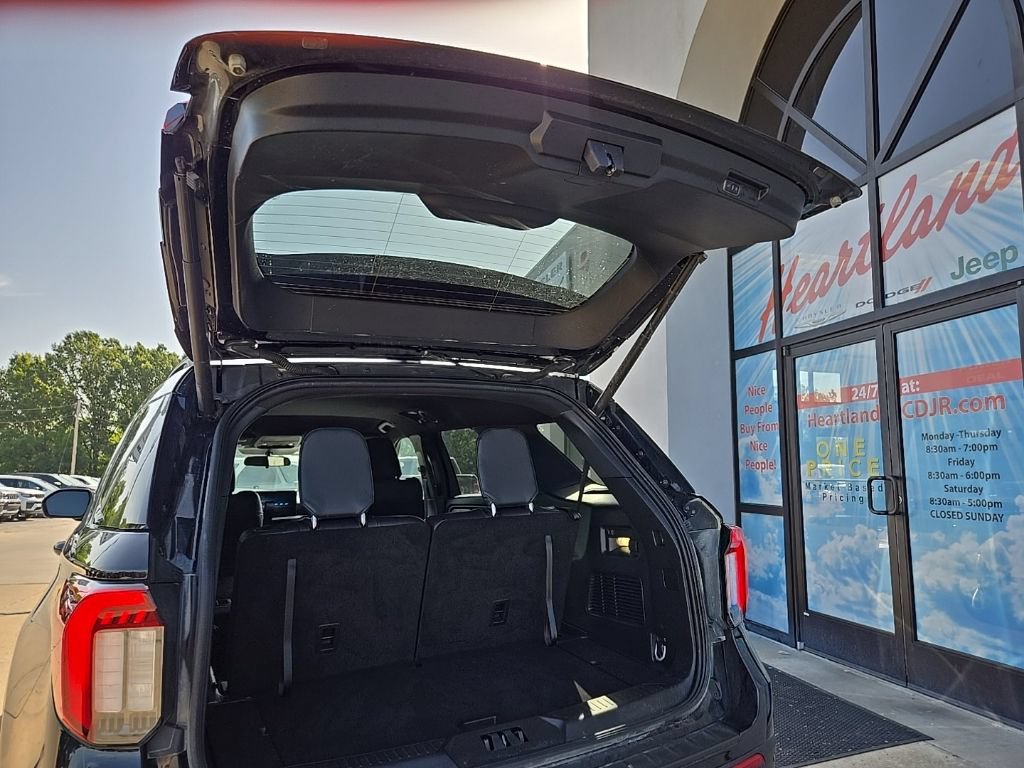 Used 2025 Ford Explorer ST-Line AWD/4WD image 95