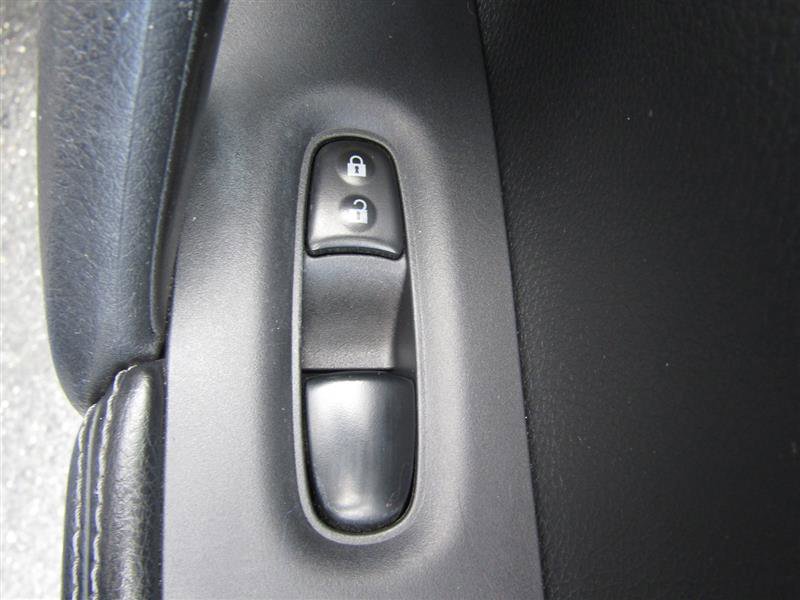 Used 2016 Nissan Rogue S image 31