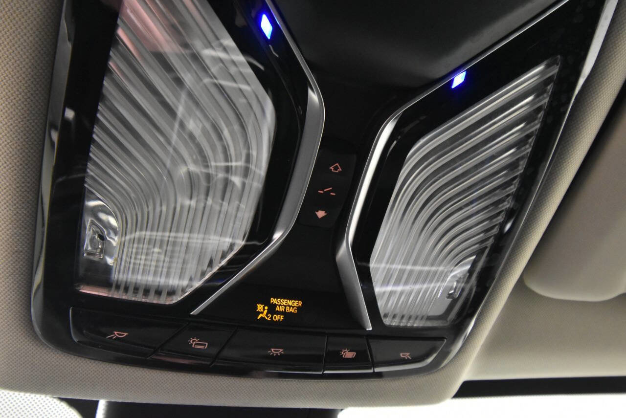 Used 2019 BMW X7 xDrive40i w/ Parking Assistance Package image 25