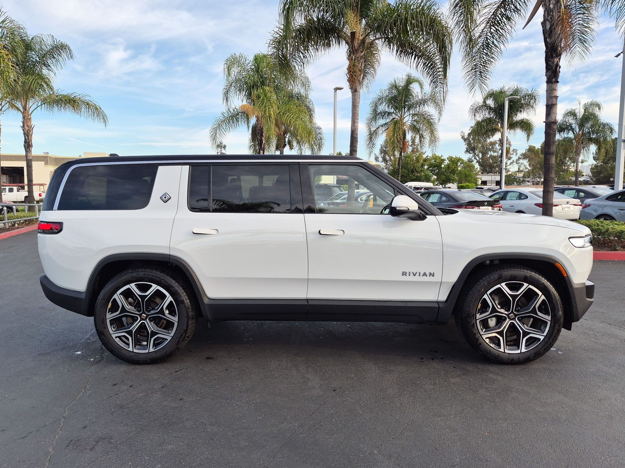 Used 2025 Rivian R1S Adventure AWD/4WD image 11