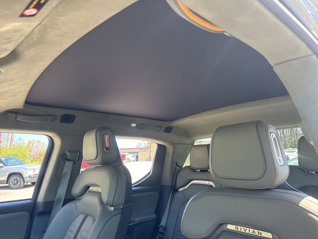 Used 2022 Rivian R1T Adventure image 9