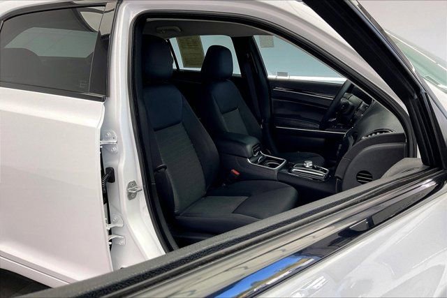 Used 2023 Chrysler 300 Touring w/ Sport Appearance Package RWD image 6