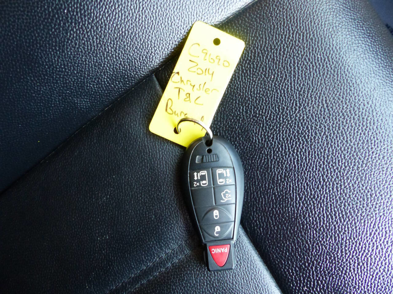 Used 2014 Chrysler Town & Country Touring image 42