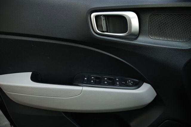 Used 2024 Hyundai Venue SEL image 15