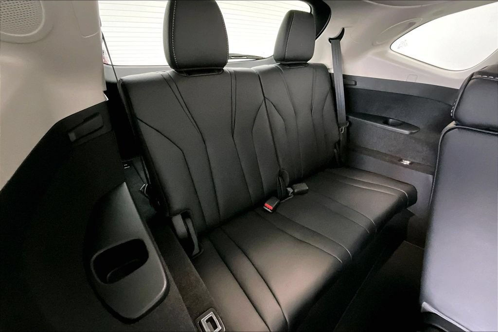 Certified 2026 Acura MDX w/ Technology Package FWD image 34