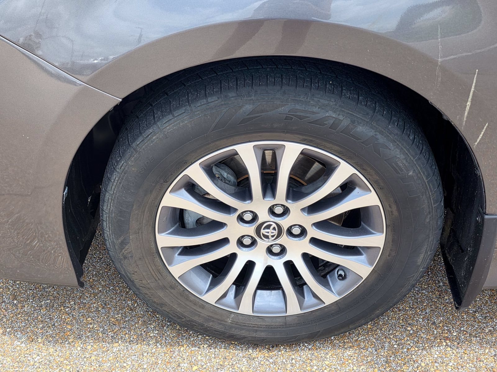 Used 2018 Toyota Sienna XLE w/ XLE Navigation Package FWD image 29