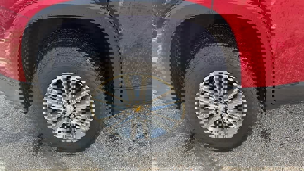 Used 2024 Chevrolet Traverse LT image 12