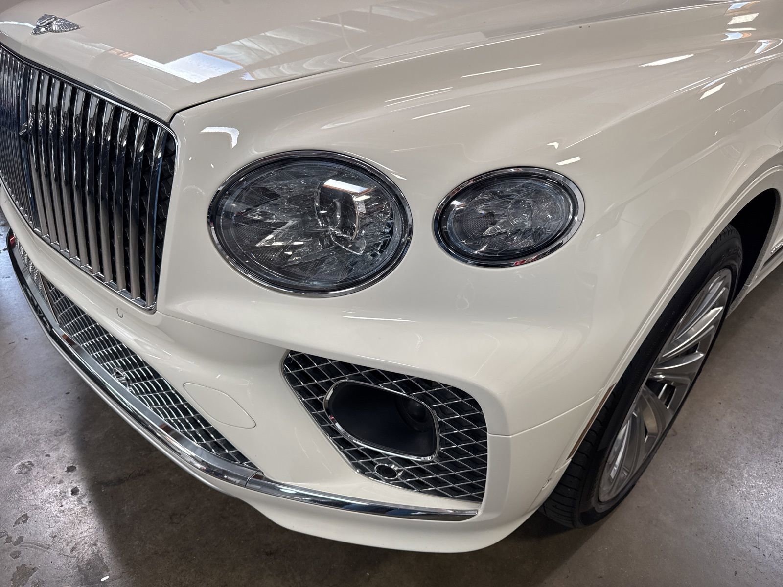 Used 2023 Bentley Bentayga Extended Wheelbase image 4