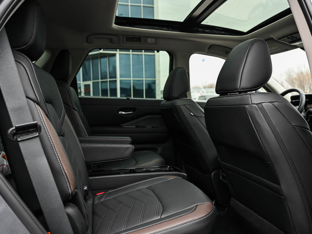 New 2025 Nissan Pathfinder Platinum w/ Lighting Package (N92) image 13