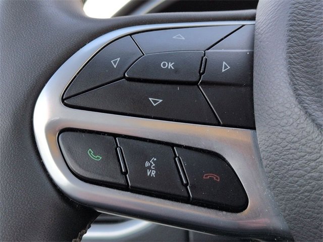 Used 2024 Chrysler Pacifica Touring-L image 18